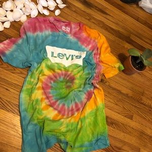 Levi’s t shirt